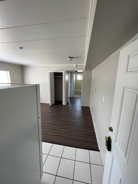 Building Photo - 6311 6353 Middlebelt Rd