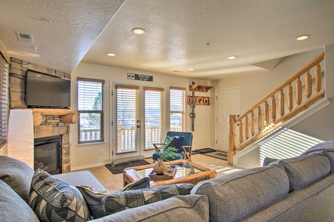 Building Photo - 3524 N Fox Run Dr
