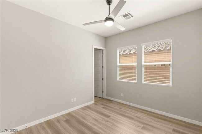 Building Photo - 3391 Stone View Ave