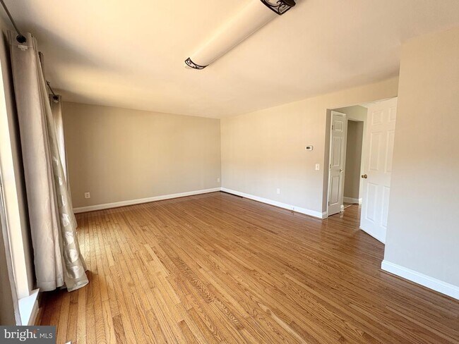 Building Photo - 7653 Stana Ct