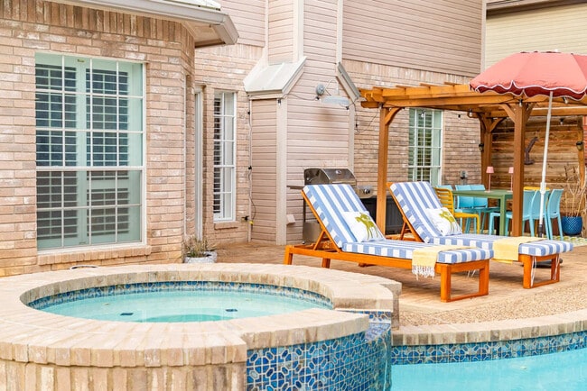 Building Photo - 2002 Chittim Trail Dr