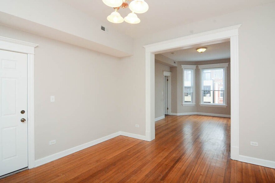 Building Photo - 2143 W Chicago Ave