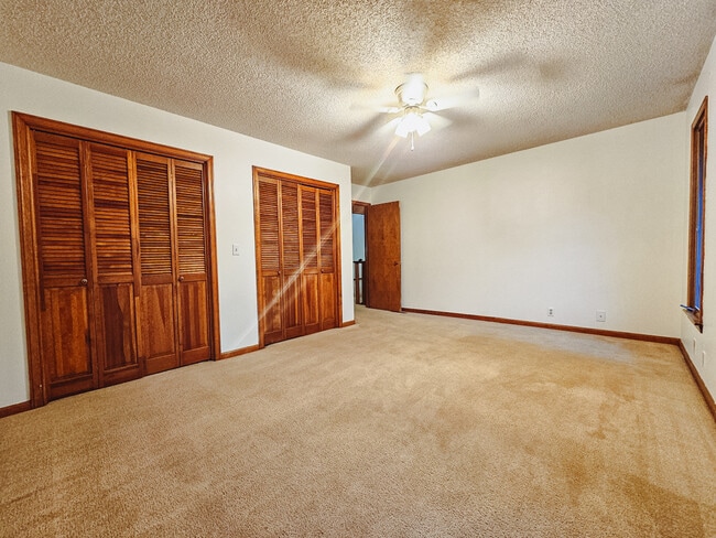 Building Photo - 101 E Hale Lake Rd