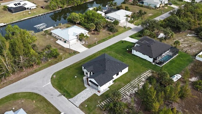 Building Photo - 10426 Live Oak Rd