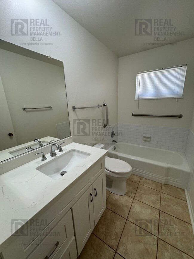 Building Photo - Spacious 3-Bedroom Home with Sunroom & Upg...