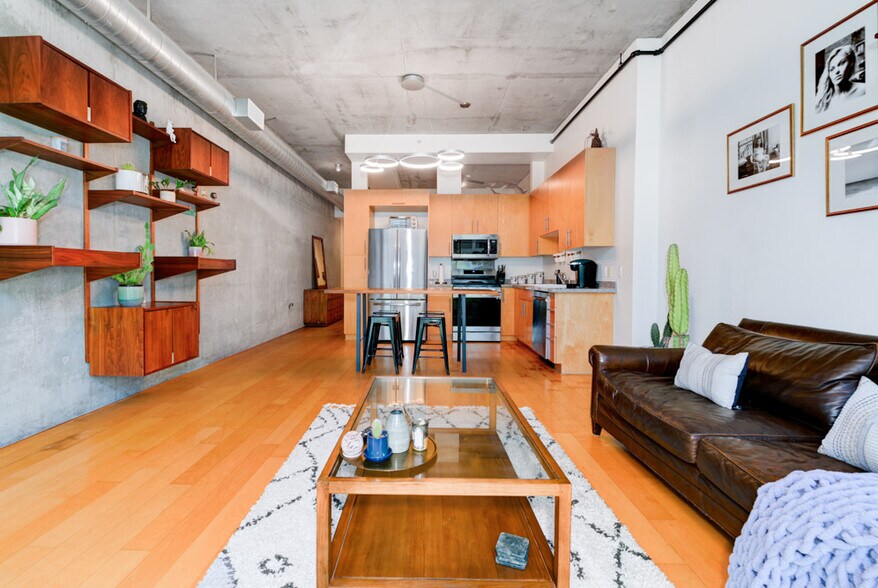 Building Photo - 1025 Island