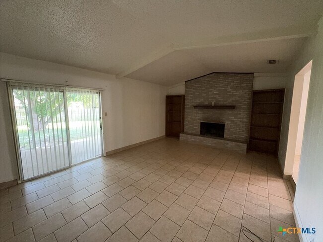 Building Photo - 2408 Carnation Dr
