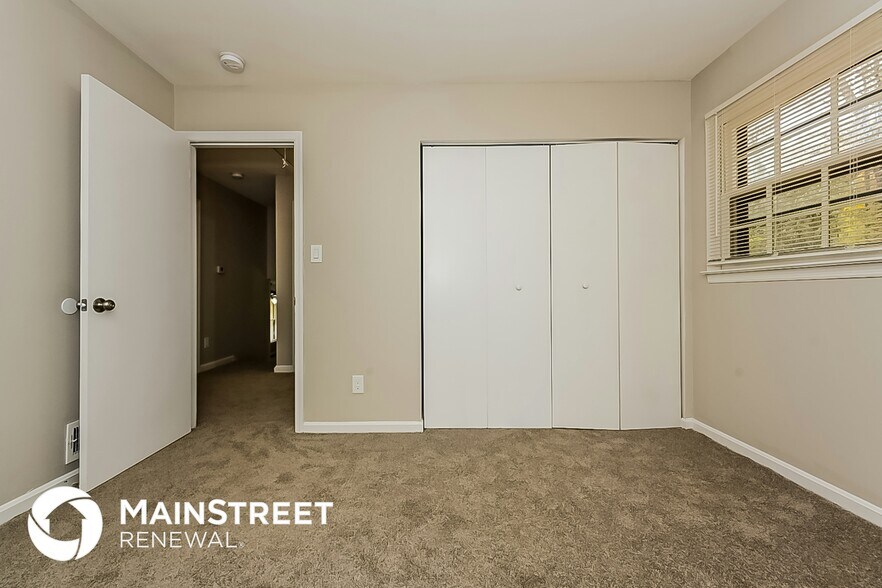 Building Photo - 5749 Cypress Ct