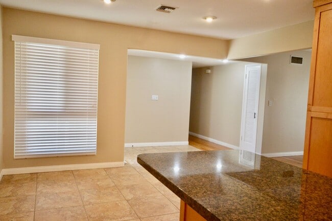Building Photo - 3 Bedroom East Orange Home