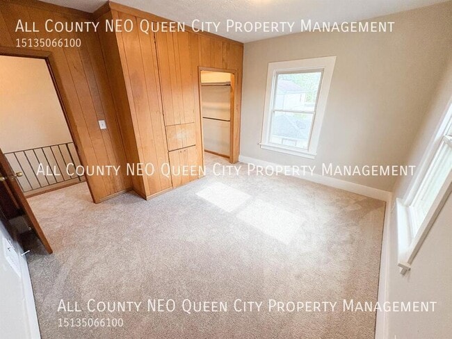 Building Photo - 22 E Siebenthaler Ave