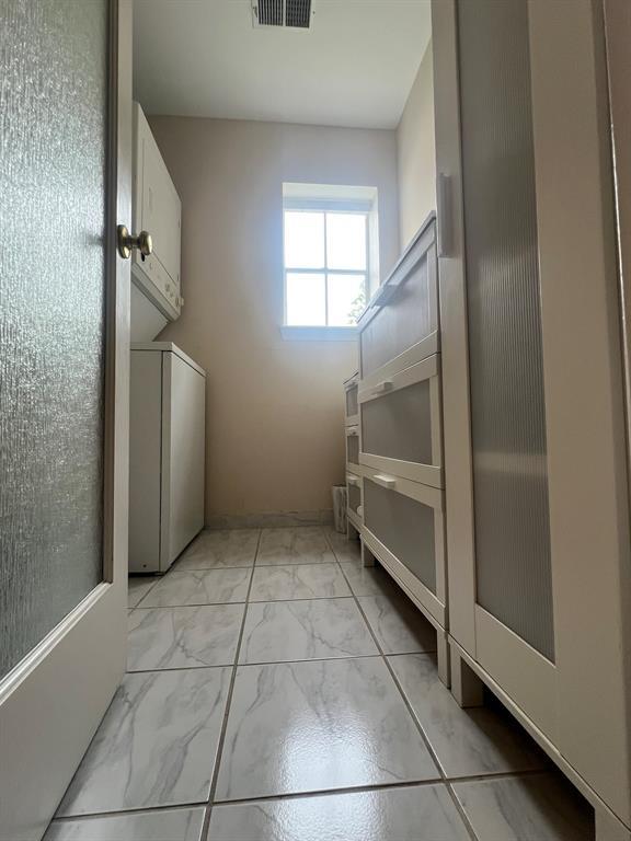 Building Photo - 12992 Trail Hollow Dr