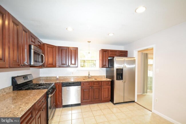 Building Photo - 5111 Gainsborough Dr