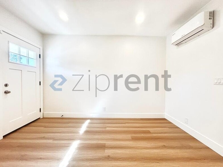 Building Photo - 854 Orange Ave