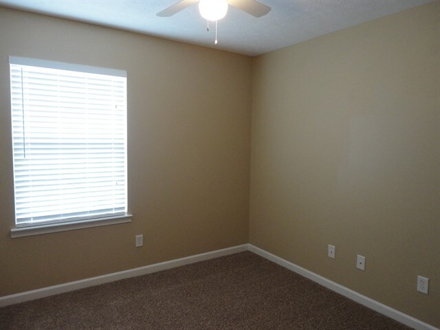 Building Photo - 504 Indian Lake Dr