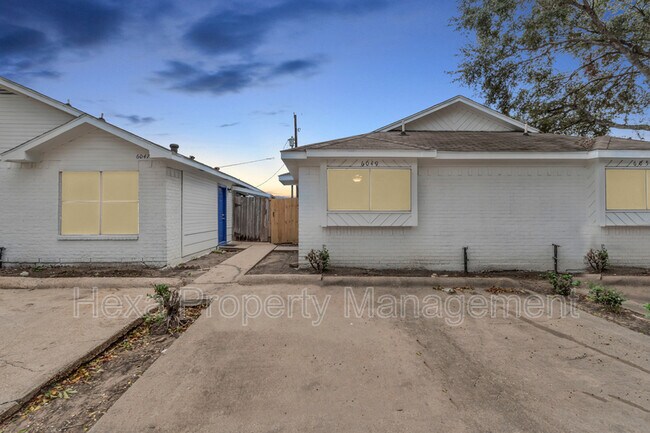 Building Photo - 6021 Bonn Echo Ln