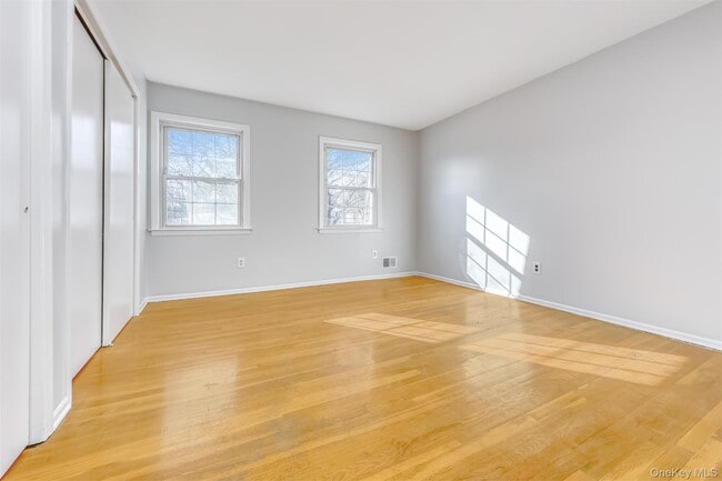 Building Photo - 23 Gladys Dr