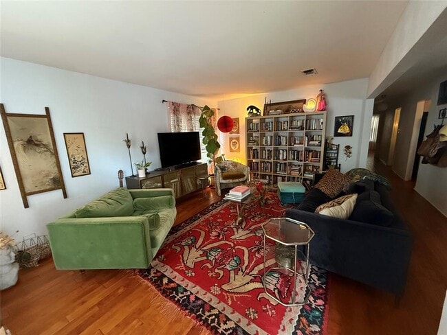 Building Photo - 1205 Fieldcrest Dr