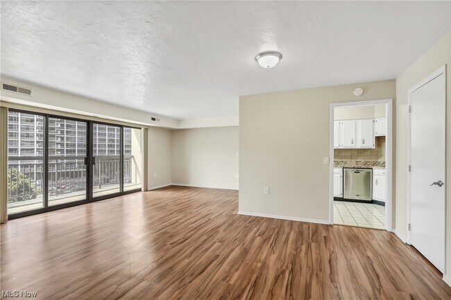 Building Photo - 12550 Lake Ave