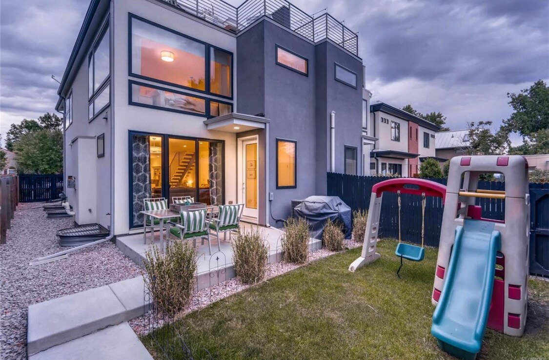 Building Photo - 3528 Stuart St