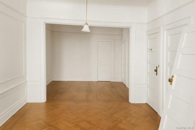 Building Photo - 47-18 39th Pl