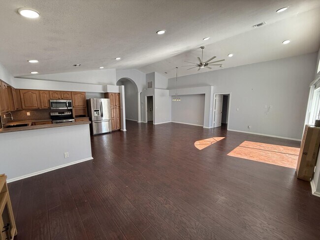 Building Photo - 1304 Lake Breeze Dr