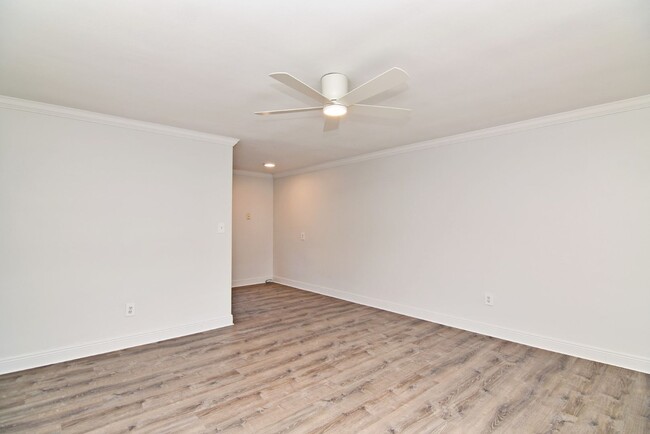 Primary Photo - Lakefront Living in Winter Park! 1 Bed, 1 ...