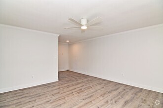 Building Photo - Lakefront Living in Winter Park! 1 Bed, 1 ...