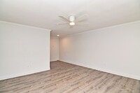 Building Photo - Lakefront Living in Winter Park! 1 Bed, 1 ...