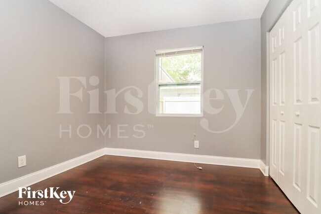 Building Photo - 4722 W Wyoming Ave