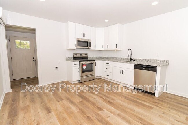 Building Photo - 1808 E 13th St