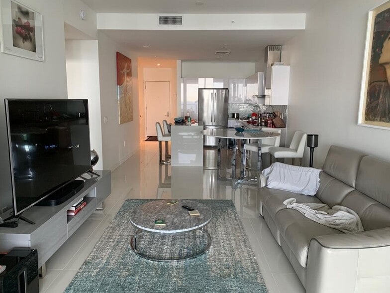 Building Photo - 1600 NE 1st Ave