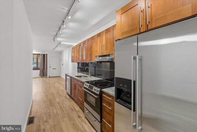 Building Photo - 530 S 15th St