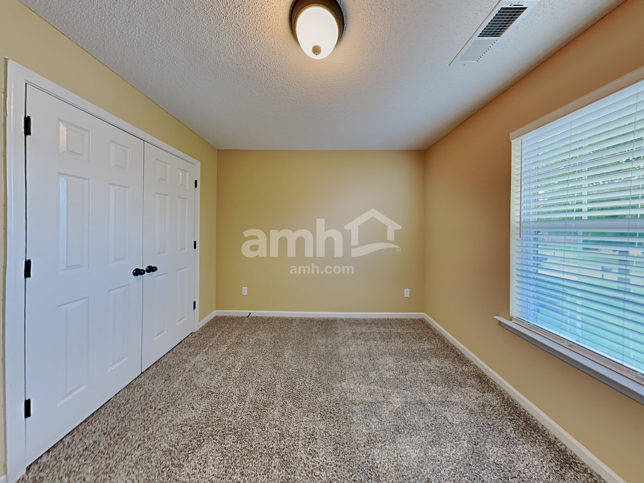 Building Photo - 3233 Peachtree Dr
