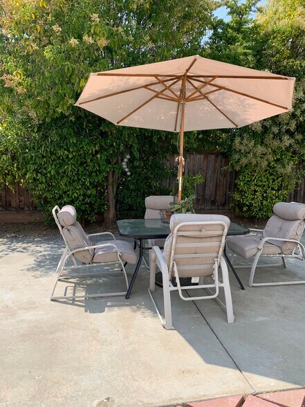 Building Photo - 3900 Seven Hills Rd