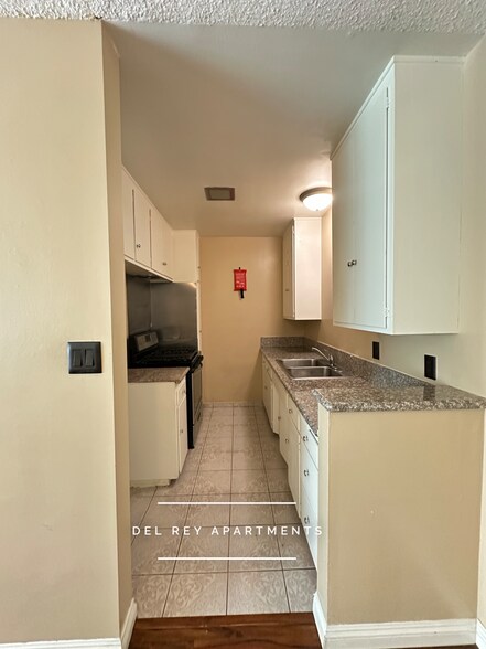 Building Photo - 526 S 1st Ave