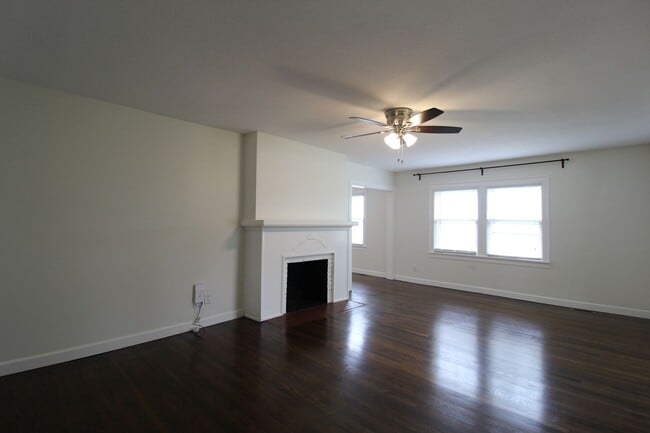 Building Photo - Remodeled 2 Bedroom 1 Bath Duplex Blocks F...
