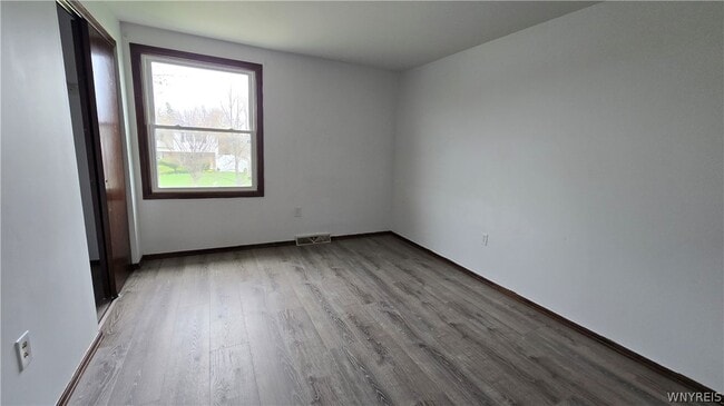 Building Photo - 182 Woodcrest Dr