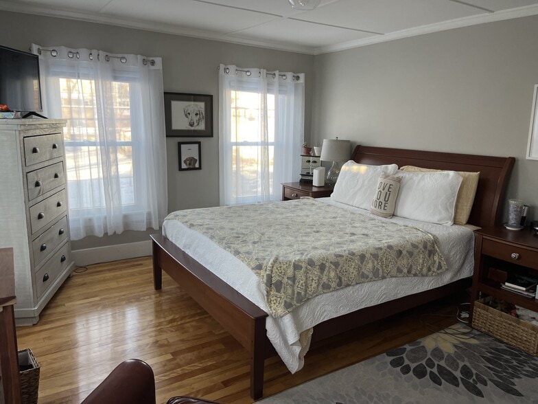 Bedroom 1 - lots of windows - 44 N Spring St