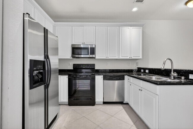 Building Photo - 115 Pond Apple Ln