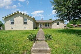 Building Photo - Updated Nashville Ranch for Rent!