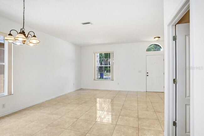 Building Photo - 930 Grand Canyon Dr