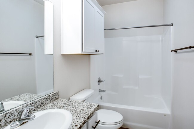 Building Photo - Beautiful Townhome in Viridian!