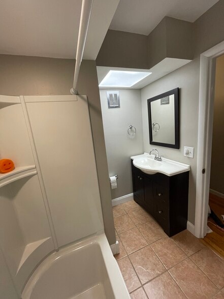 Building Photo - 513 Waverly Ave