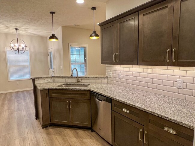 Building Photo - NEW LUXURY 3 BED 2 BATH 2 CAR GARAGE DUPLEX