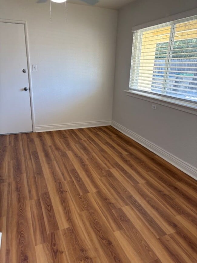 Building Photo - Beautiful 3 Bedroom, 1 Bathroom house