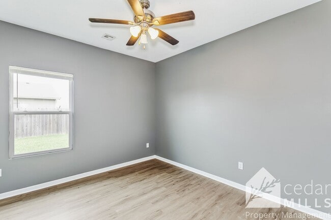 Building Photo - Brand New 3 Bed Duplex Across from NE Magnet