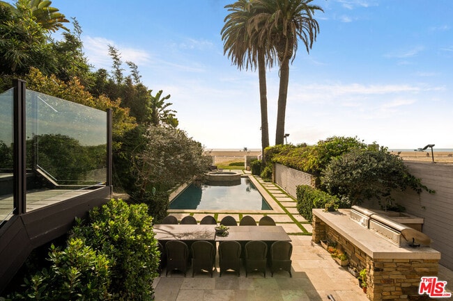 Building Photo - 964 Palisades Beach Rd