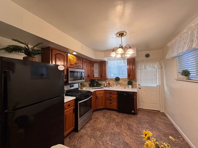 Building Photo - 1529 S 28th St