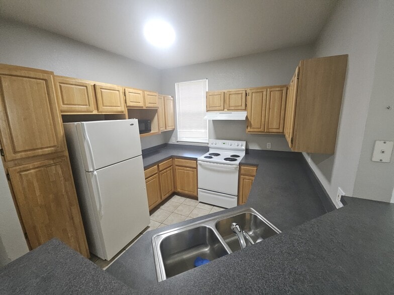 Building Photo - 3281 Soho St