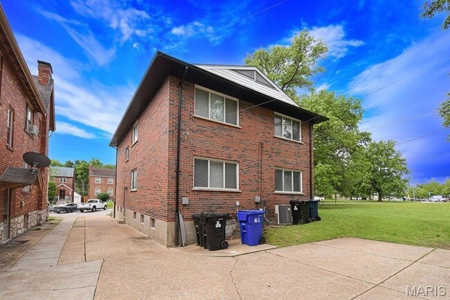 Building Photo - 7359 Balson Ave